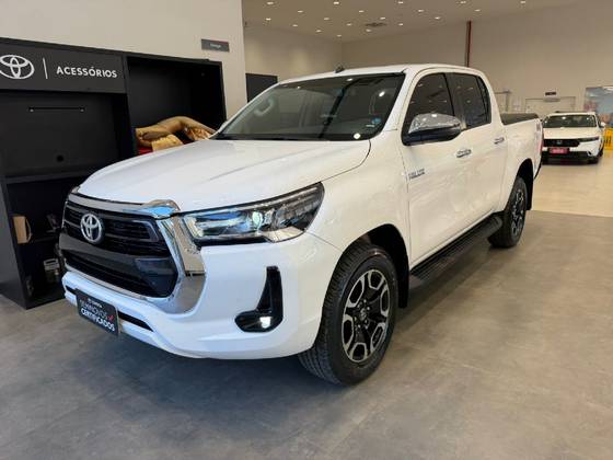 TOYOTA HILUX 2.8 D-4D TURBO DIESEL CD SRV 4X4 AUTOMÁTICO
